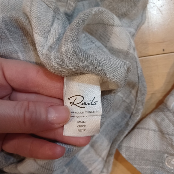 Rails Hunter Grey/White Button Front Long Sleeve Top - Picture 8 of 9